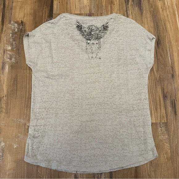 Rock & Republic Gray Purple Short Sleeve Studded Alt Grunge Crown Wings Top - Picture 7 of 9